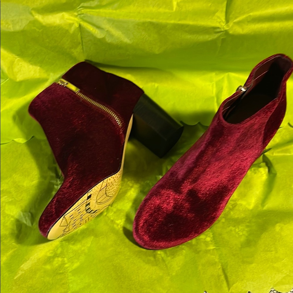 Red Ankle Boots with Velvet Texture and Pointed Toe